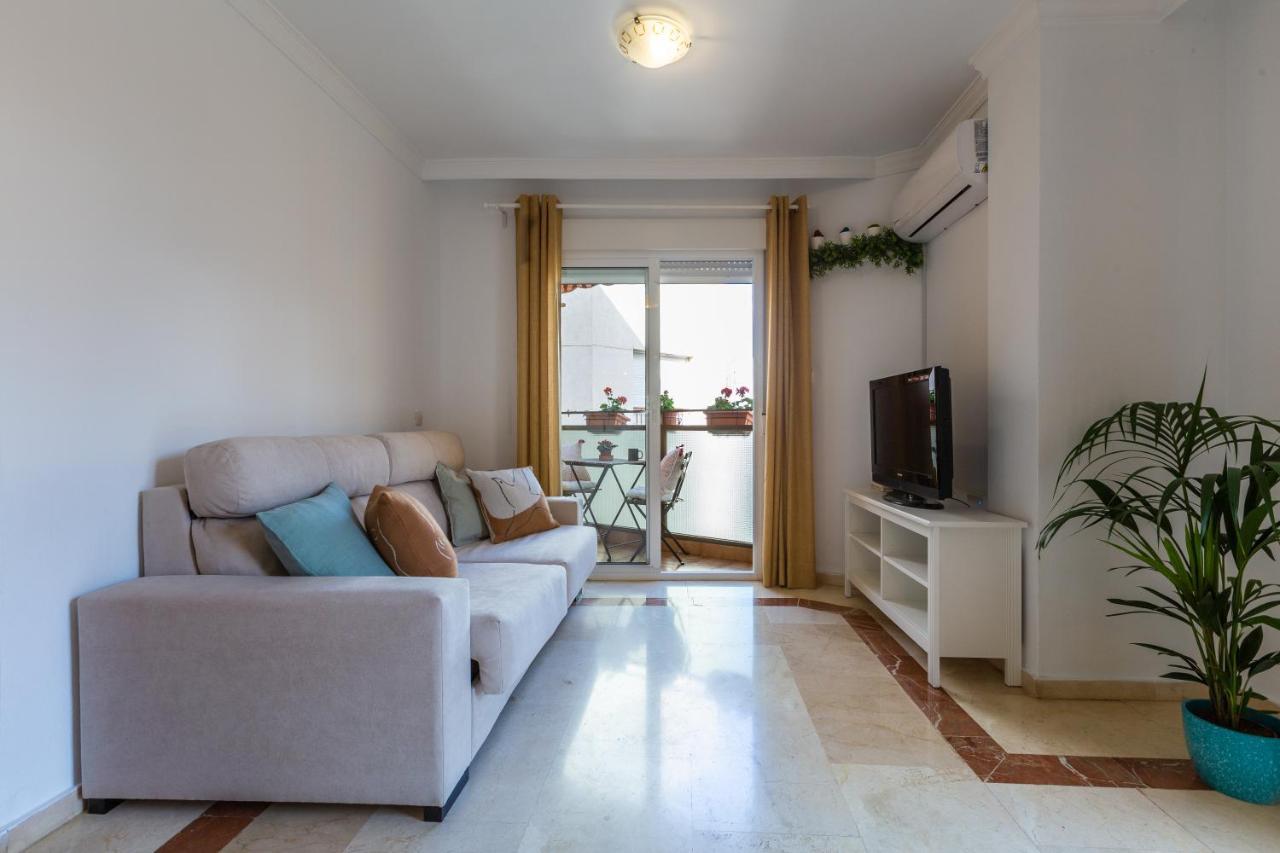Luminoso Apartamento De Dos Habitaciones Con Terraza Y Parking En El Centro Málaga Dış mekan fotoğraf