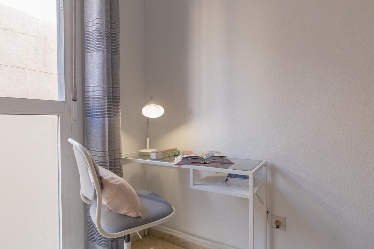 Luminoso Apartamento De Dos Habitaciones Con Terraza Y Parking En El Centro Málaga Dış mekan fotoğraf