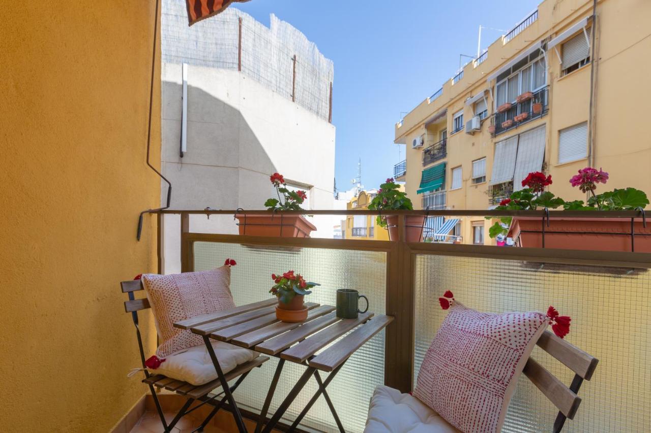 Luminoso Apartamento De Dos Habitaciones Con Terraza Y Parking En El Centro Málaga Dış mekan fotoğraf